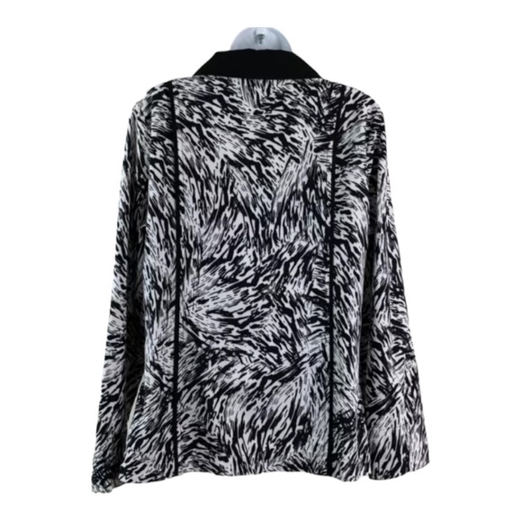 5/$25 Geometric Print Light Jacket Black White Zip Front  Pattern Activewear - Picture 2 of 7